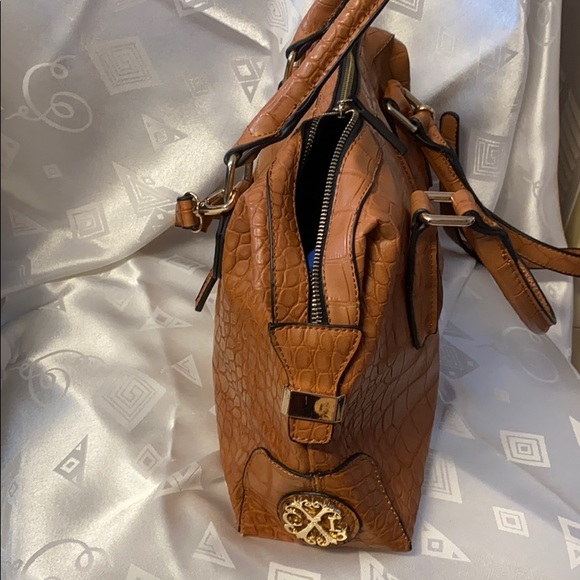 Handbag - Picture 2 of 3